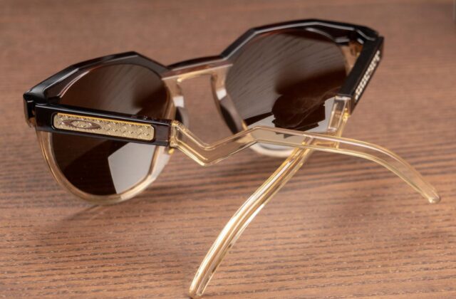 แว่น oakley OO9242A 924207 ขา