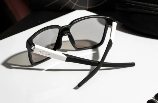 แว่น oakley OO9430 943005 ขา