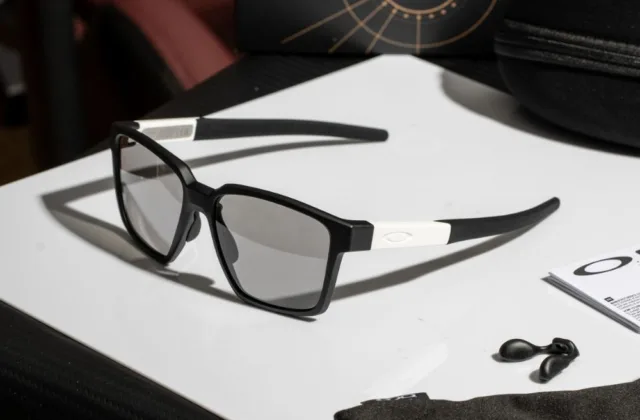 แว่น oakley OO9430 943005