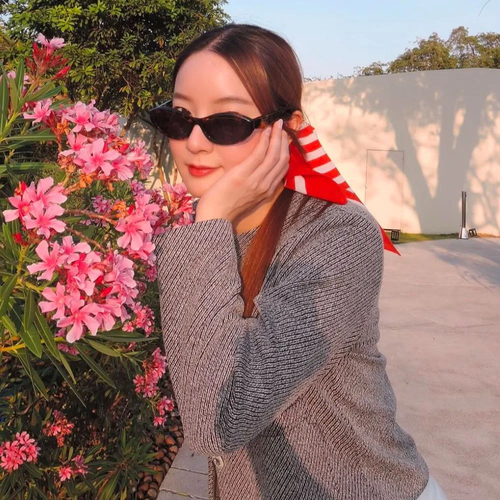 แว่น Prada PR 26ZSF 14L09Z คนใส่
