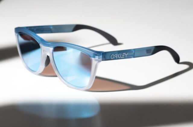 แว่น Oakley OO9284A 928409
