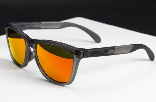 แว่น Oakley OO9284A 928401