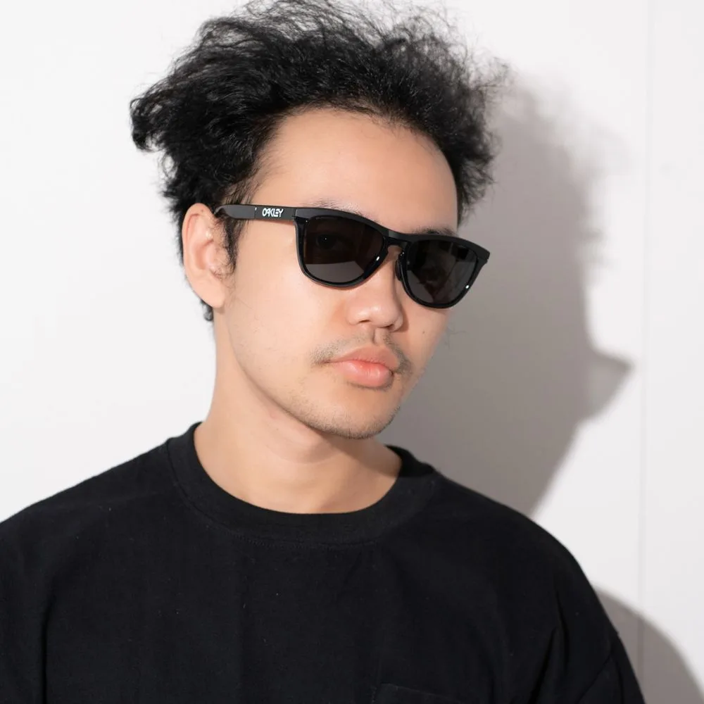 แว่น Oakley OO9284A 928410 คนใส่