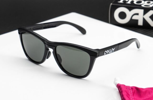 แว่น Oakley OO9284A 928410