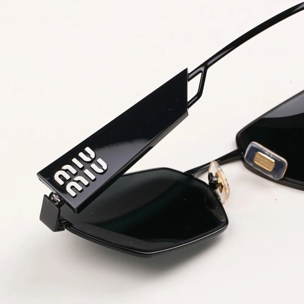 แว่น Miu Miu 53WS 1AB5S0 โลโก้