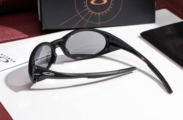 แว่น Oakley OO9438 943801 ขา