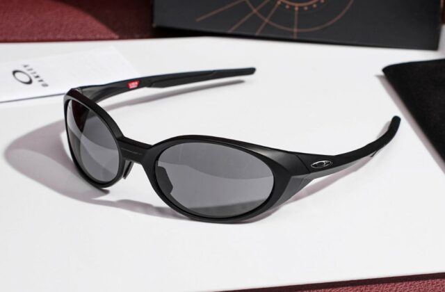 แว่น Oakley OO9438 943801