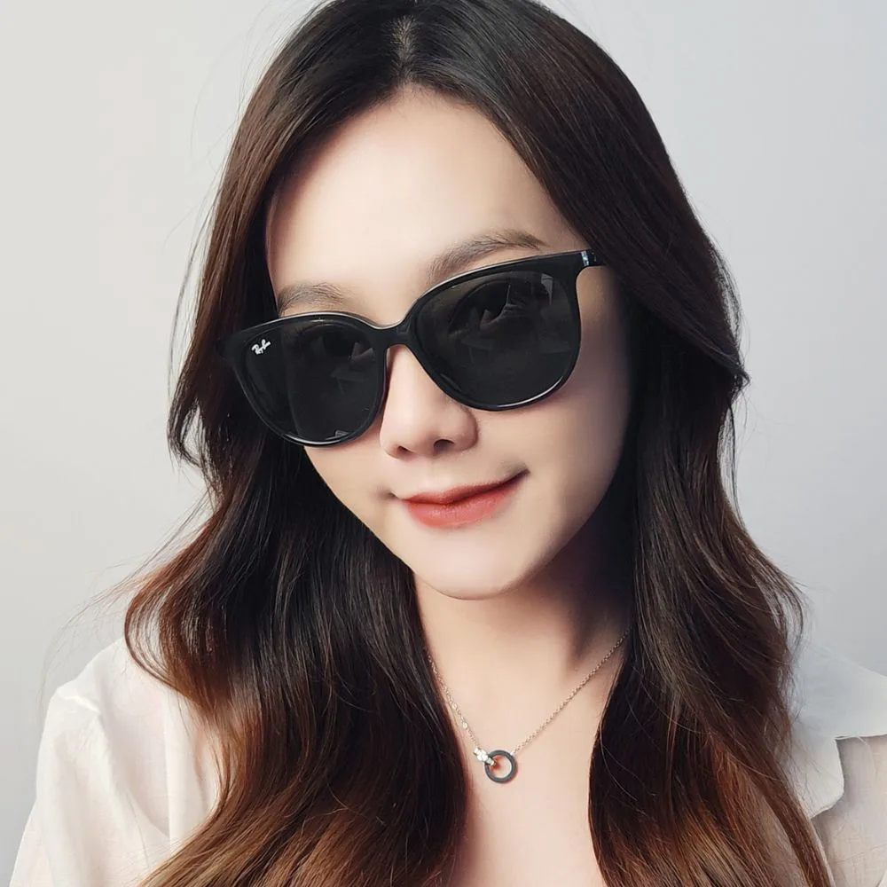 แว่น Ray-Ban RB4378F 601/71 คนใส่