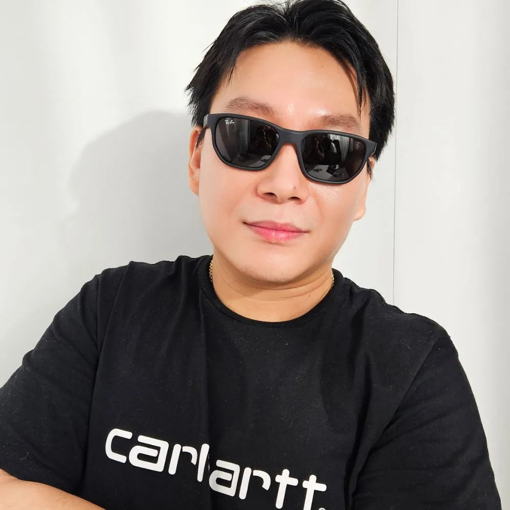 แว่น Ray-Ban RB4404M F68487 คนใส่