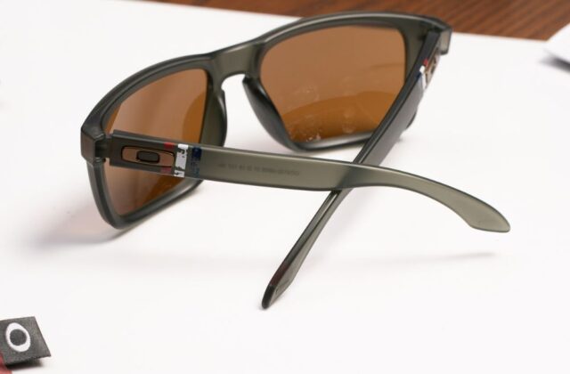 แว่น Oakley OO9102 9102G6 ขา