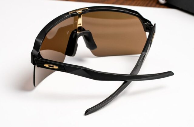 แว่น Oakley Sutro OO9463A 946304 ขา
