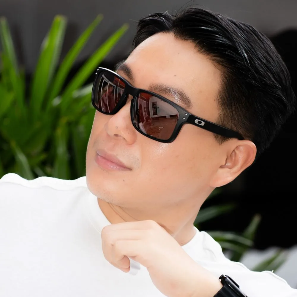 แว่น Oakley OO9487F 948704 คนใส่