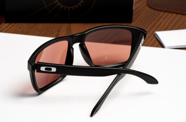 แว่น Oakley OO9487F 948704 ขา