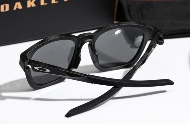 แว่น Oakley OO9507D 950705 ขา