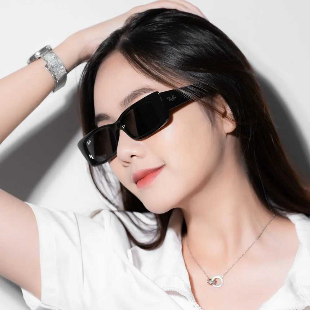 แว่น Ray-Ban RB4425F 667787 คนใส่