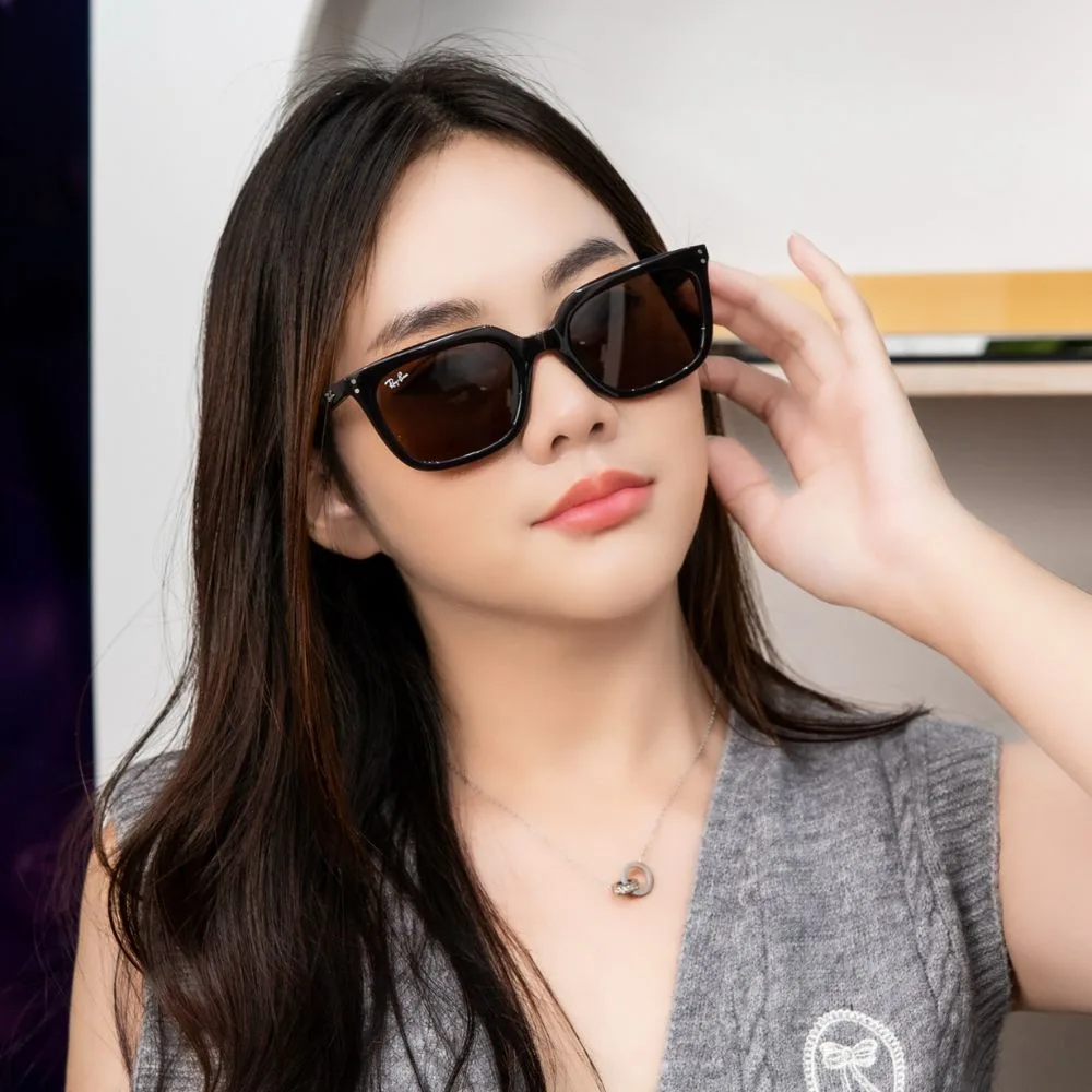 แว่น Ray-Ban RB4439D 623173 คนใส่