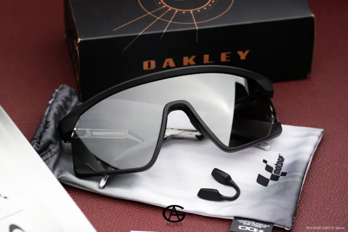 oakley limited moto gp 2025