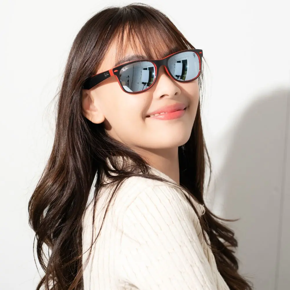 แว่น Ray-Ban RB2132M F63830 คนใส่