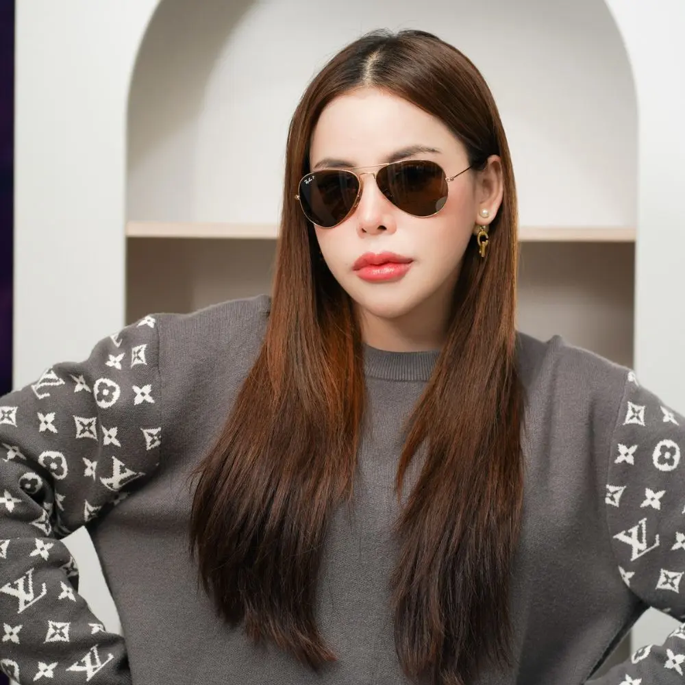แว่น Ray-Ban RB3025 001/57 คนใส่
