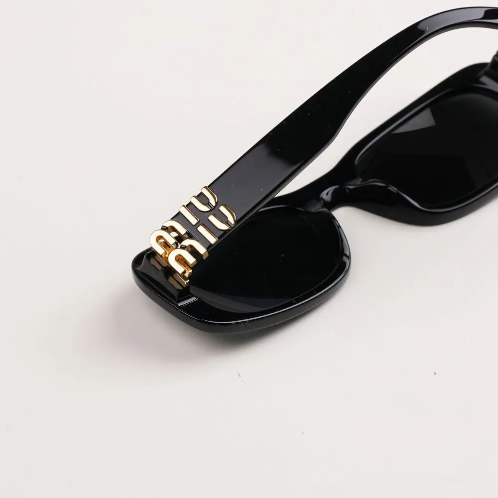 แว่น Miu Miu 08ZS 1AB5S0 โลโก้
