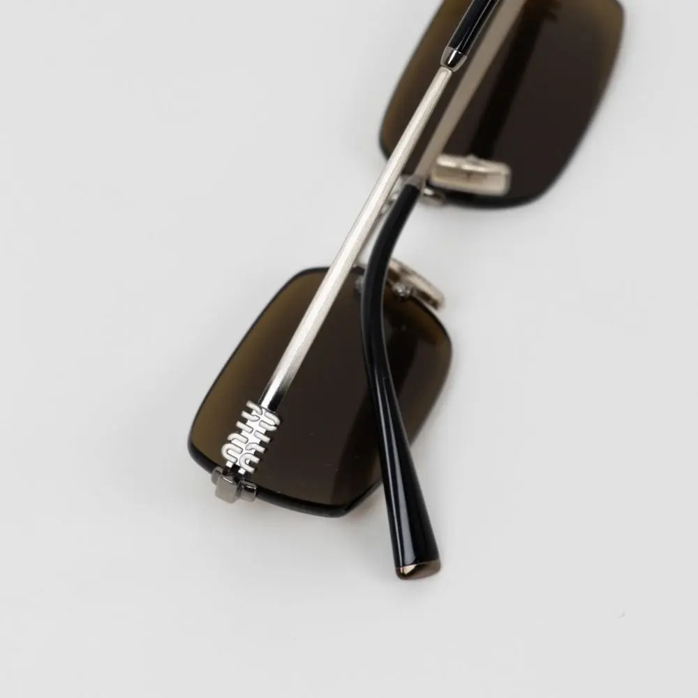 แว่น Miu Miu B50S 26C09Z โลโก้