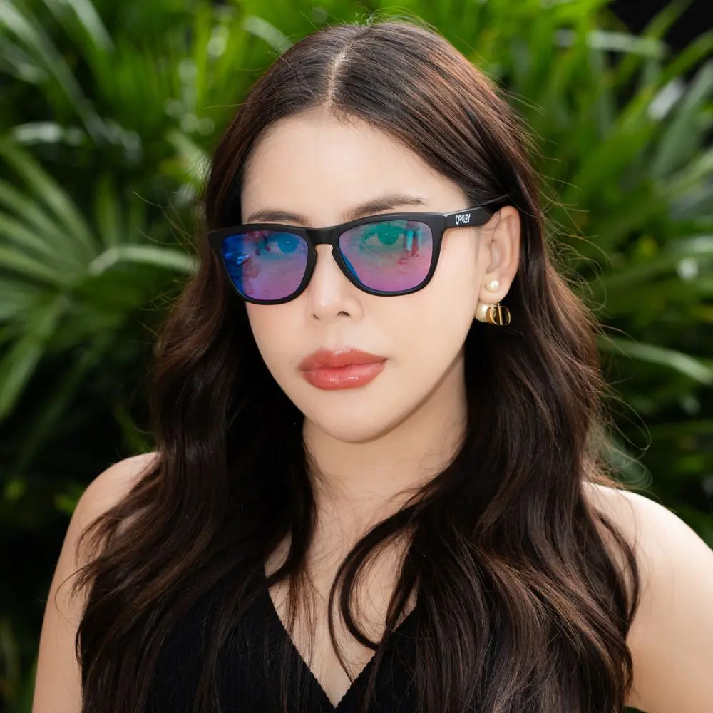 แว่น Oakley OO9245 9245E4 คนใส่