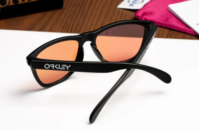 แว่น Oakley OO9245 9245E4 ขา