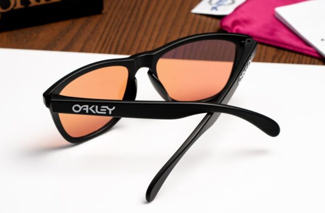 แว่น Oakley OO9245 9245E4 ขา
