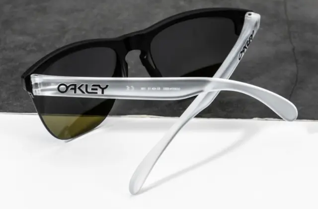 แว่น Oakley OO9374 937402 ขา