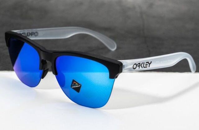 แว่น Oakley OO9374 937402