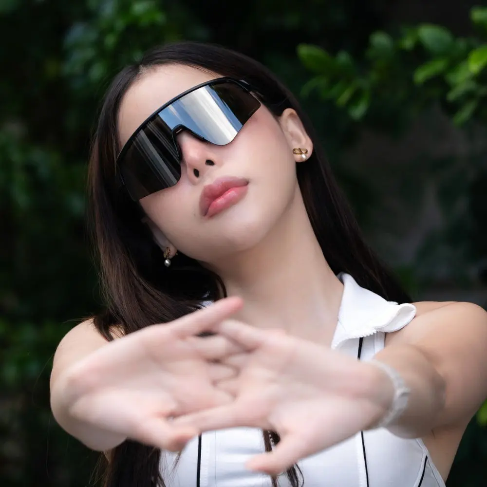 แว่น Oakley OO9465 946503 คนใส่