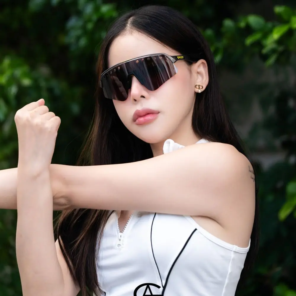 แว่น Oakley OO9465 946532 คนใส่