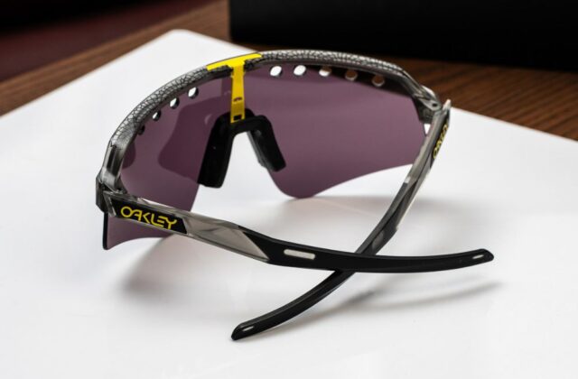 แว่น Oakley OO9465 946532 ขา
