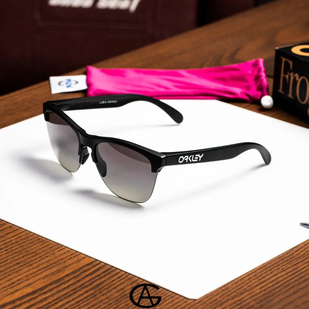 แว่น Oakley OO9374 937449