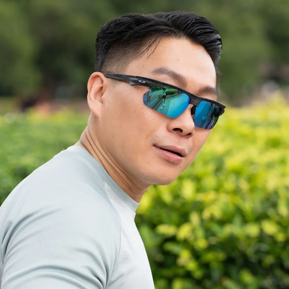 Oakley Bisphaera OO9400 940005 คนใส่