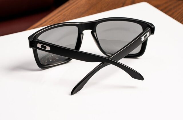 แว่น Oakley OO9417 941722 ขา