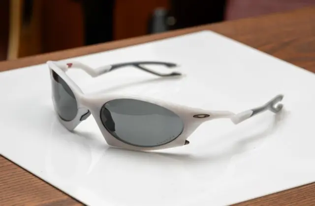 แว่น Oakley OO9437 943706
