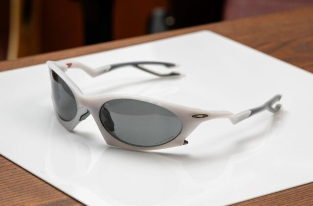 แว่น Oakley OO9437 943706