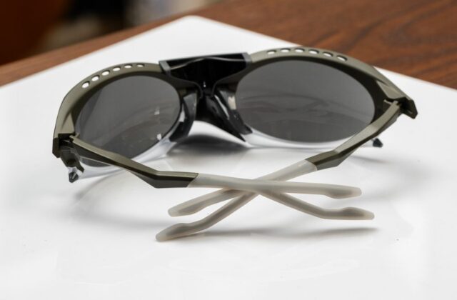 แว่น Oakley OO9437 943707 ขา
