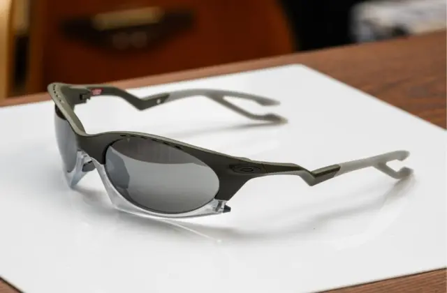 แว่น Oakley OO9437 943707