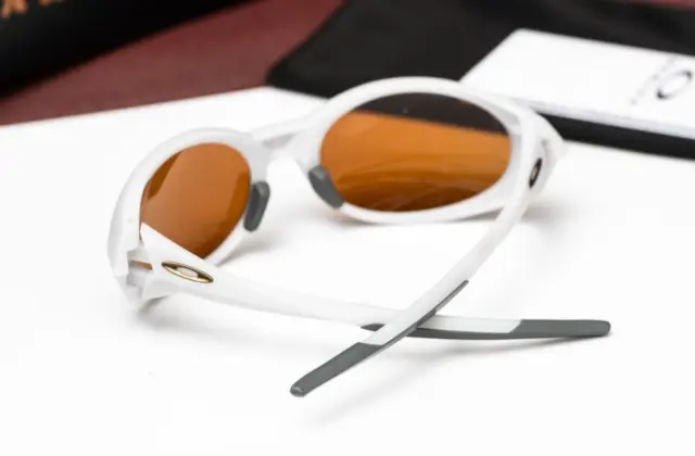 แว่น Oakley OO9438 943824 ขา