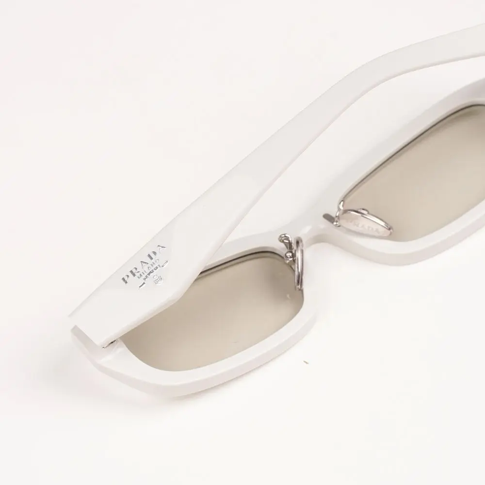 แว่น Prada PR B06SF 26A40I โลโก้