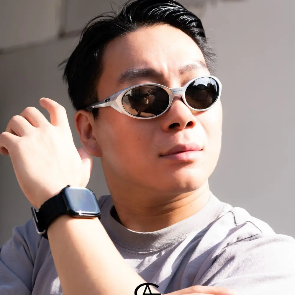Oakley Eye Jacket OO9438 943805 คนใส่
