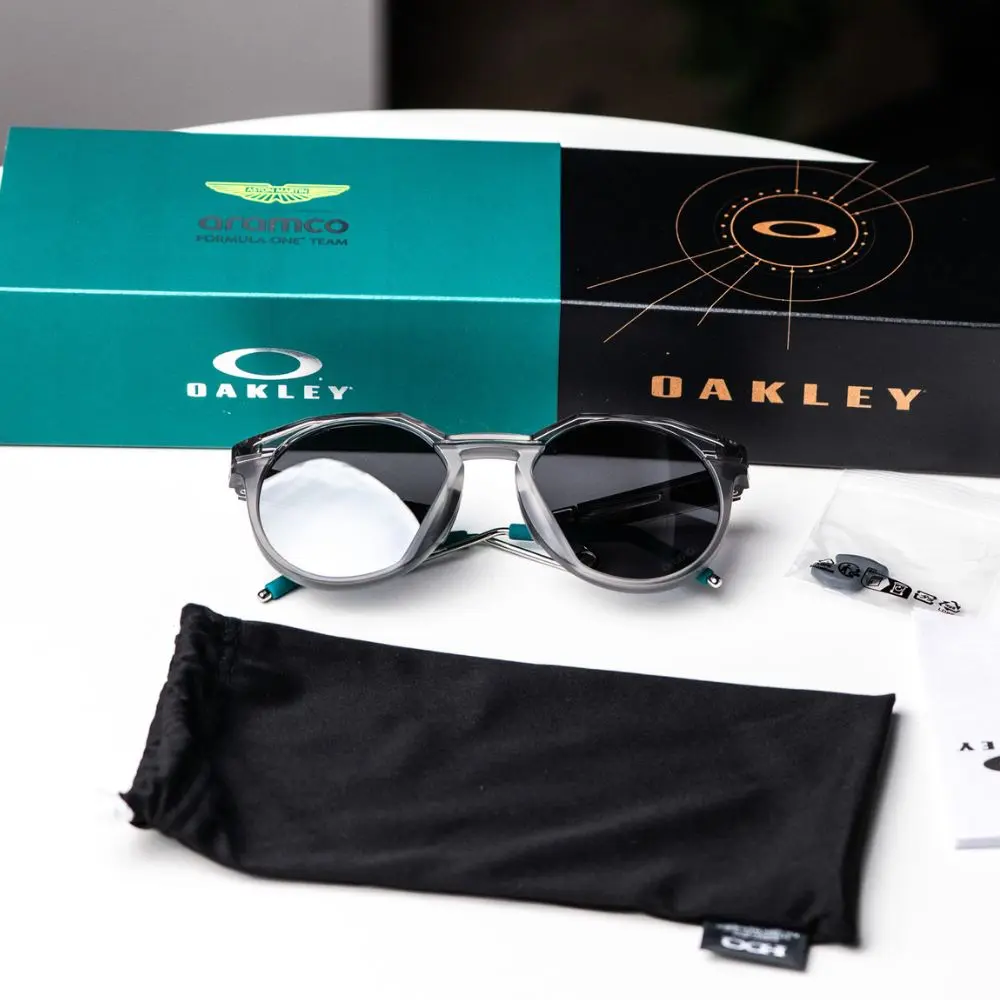 แว่น Oakley Aston Martin OO9279 927907 หน้า