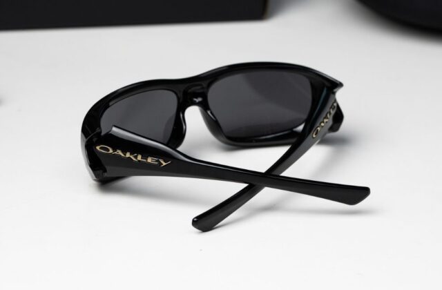 แว่น Oakley OO9494 949401 ขา