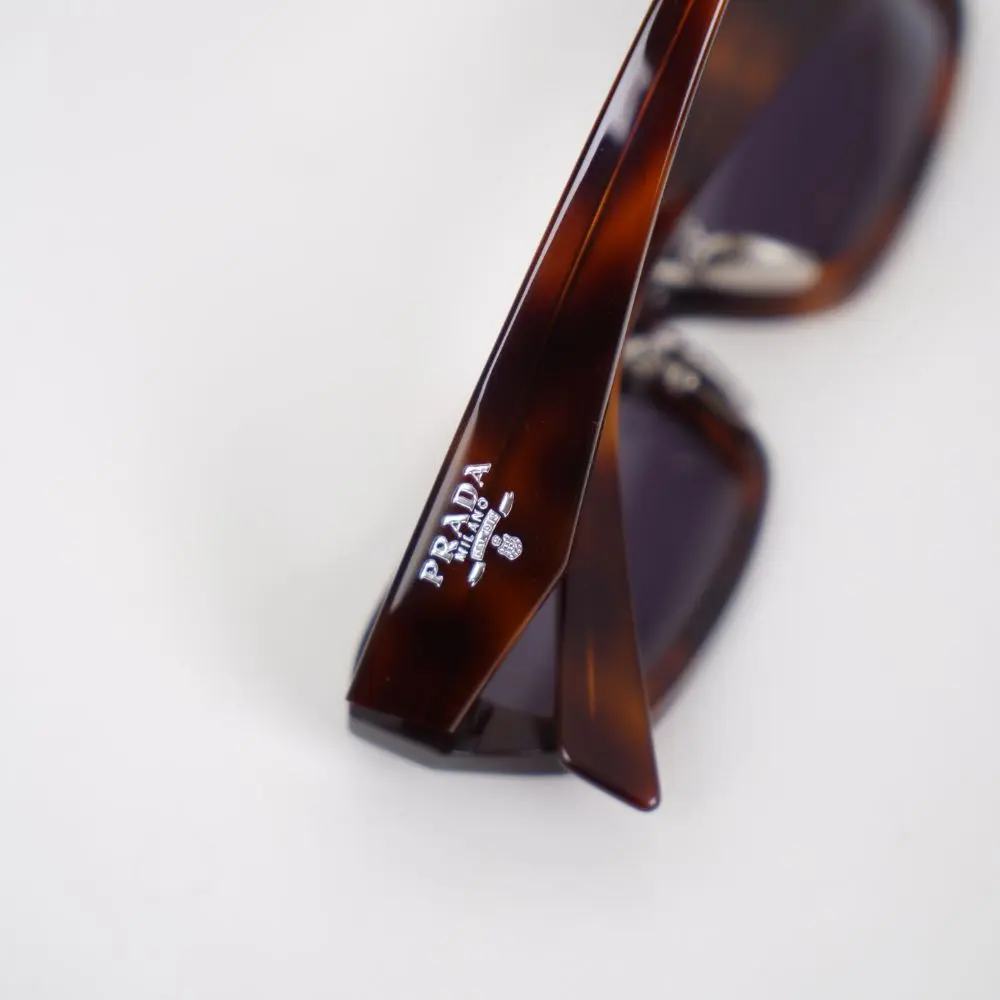 แว่น Prada PR B06SF 15W03N โลโก้