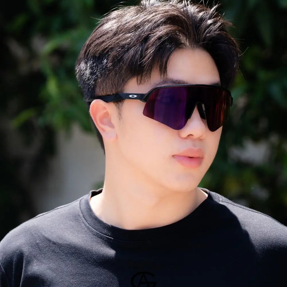 แว่น Oakley OO9465 946501 คนใส่