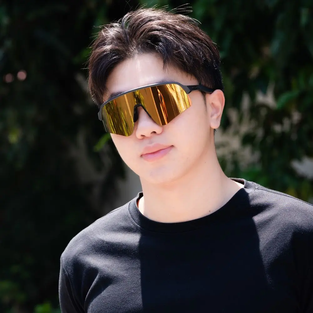 แว่น Oakley OO9465 946517 คนใส่