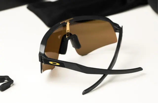 แว่น Oakley OO9465 946517 ขา
