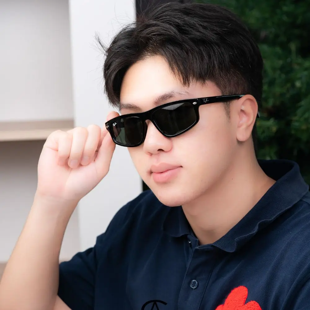 แว่น Ray-Ban RB2225 901/31 คนใส่